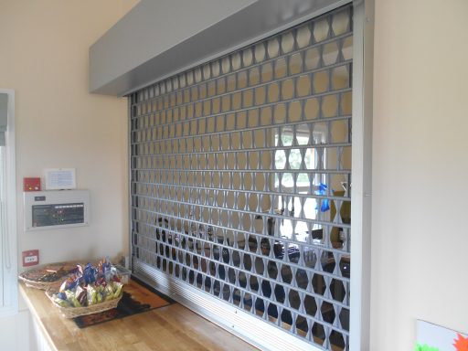 Manual open roller shutter